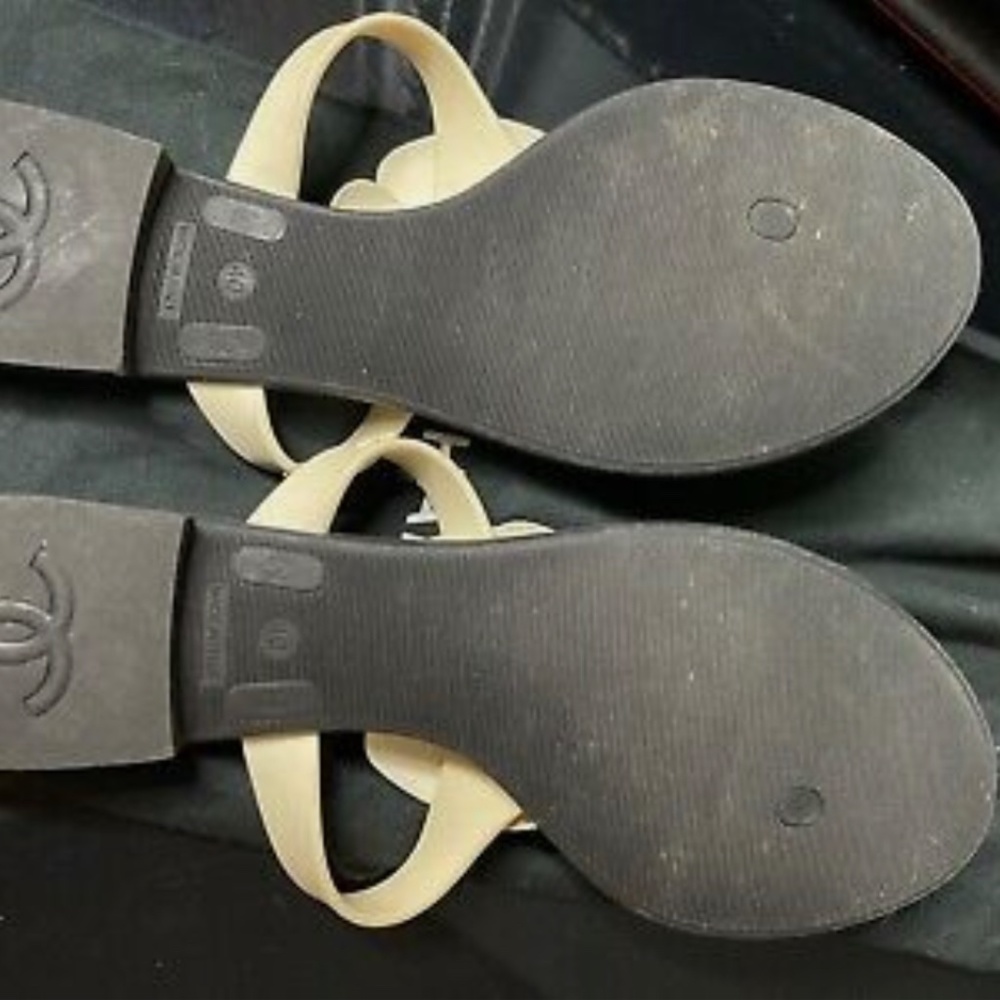 Chanel flower flip flops - Picture 2 of 3